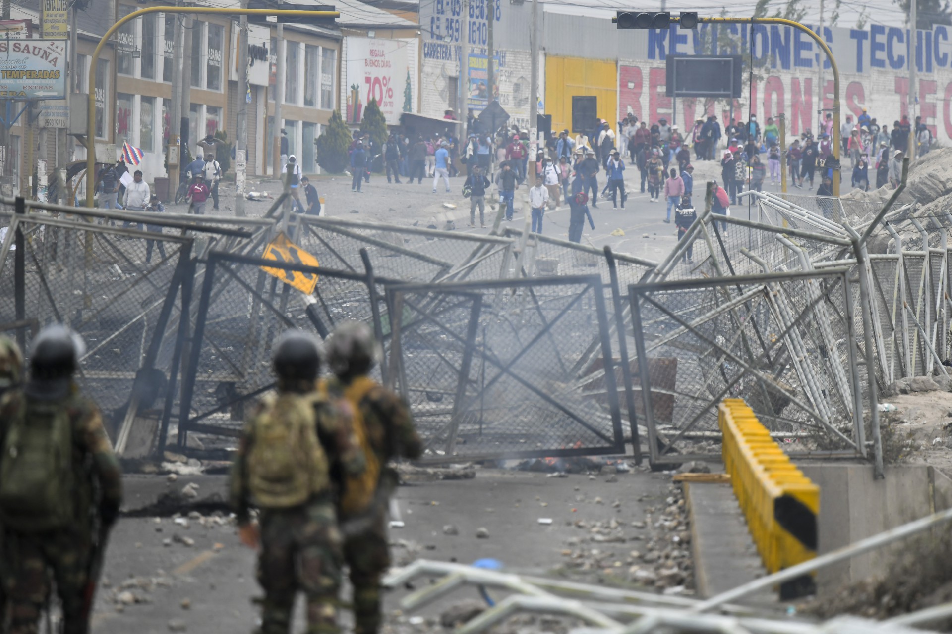 A escalada de protestos que bloqueiam estradas tem causado o desabastecimento de produtos básicos em várias cidades peruanas - AFP