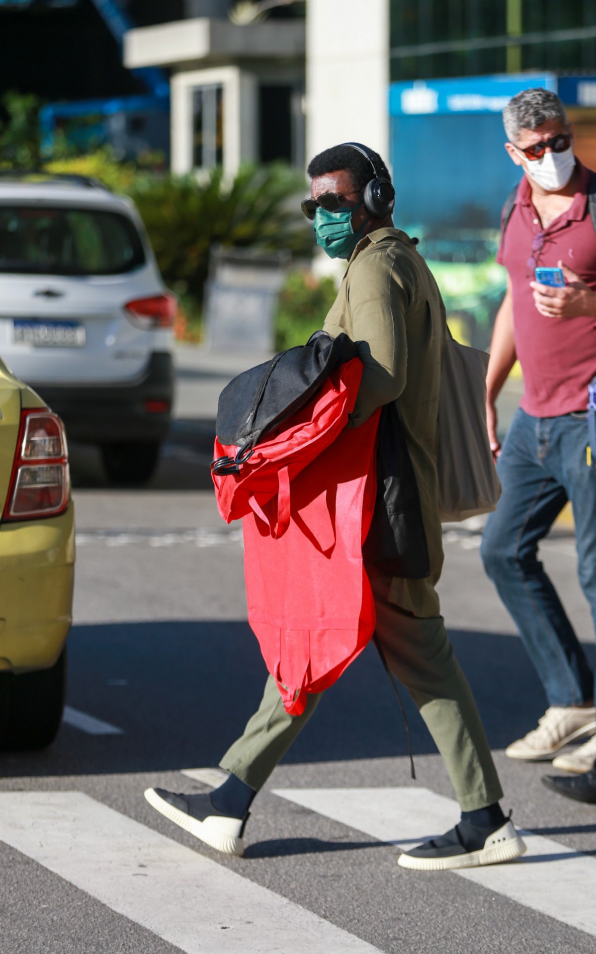Seu Jorge desembarcou em aeroporto do Rio, nesta quarta-feira