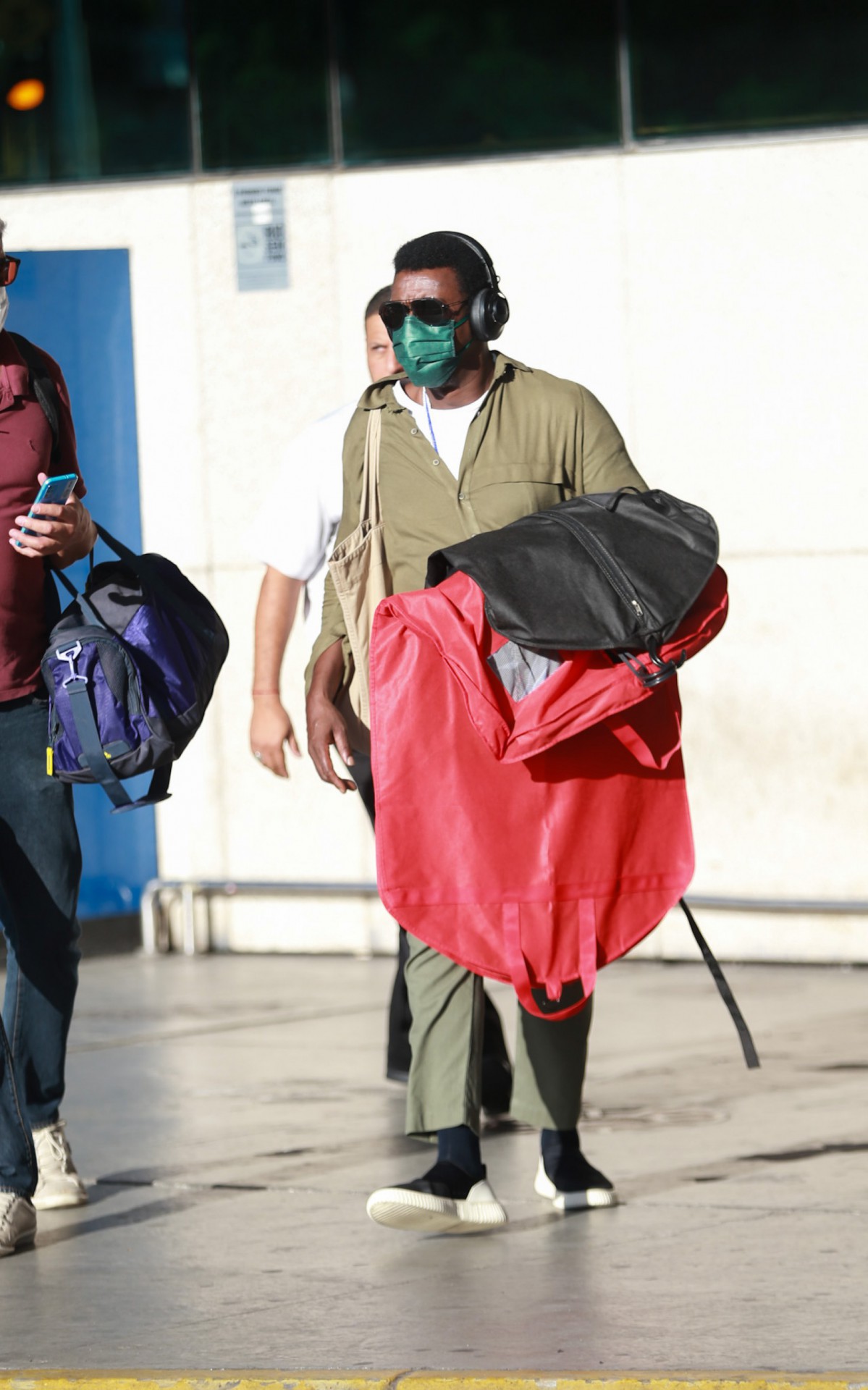 Seu Jorge desembarcou em aeroporto do Rio, nesta quarta-feira