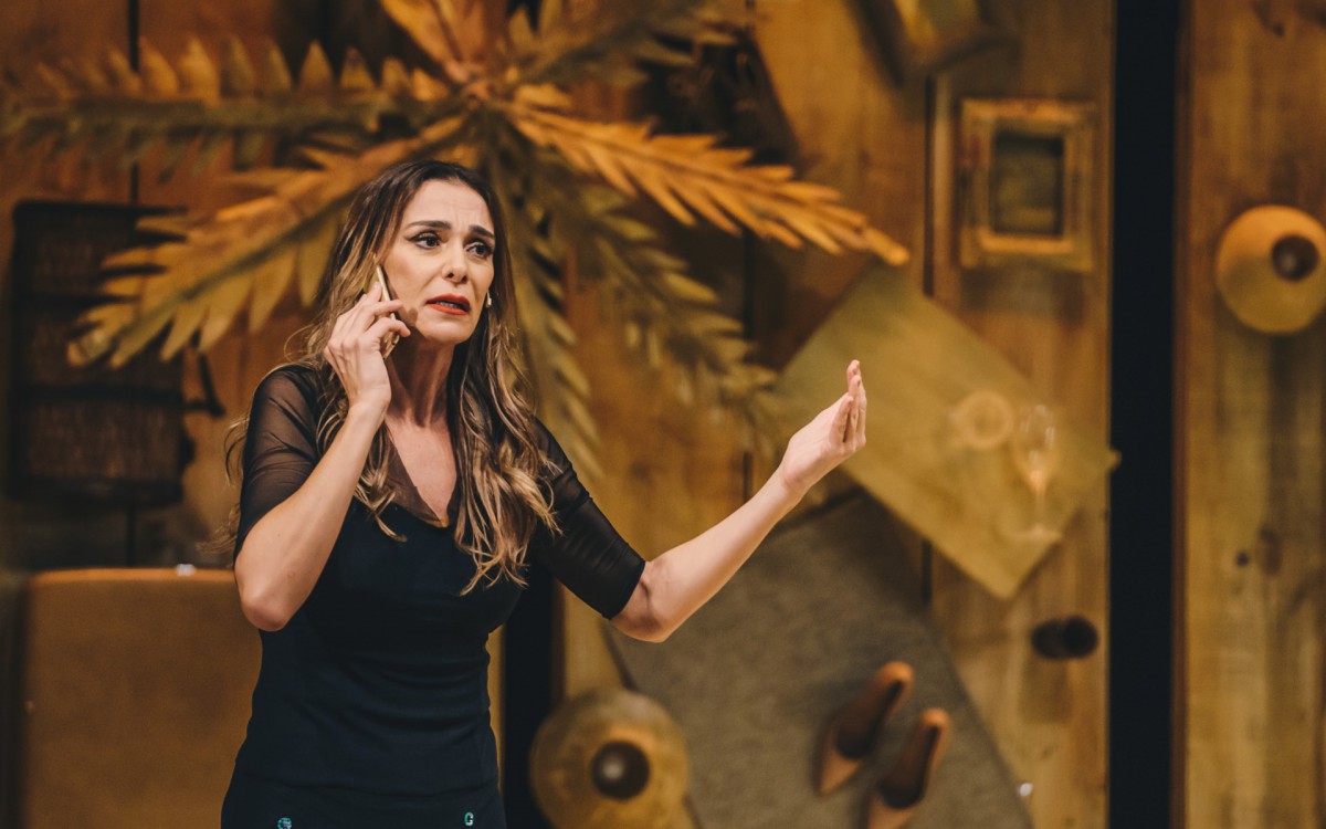 M&ocirc;nica Martelli interpreta Fernanda no espet&aacute;culo 'Minha Vida em Marte', em cartaz no Rio - Divulga&ccedil;&atilde;o / Camila Cara