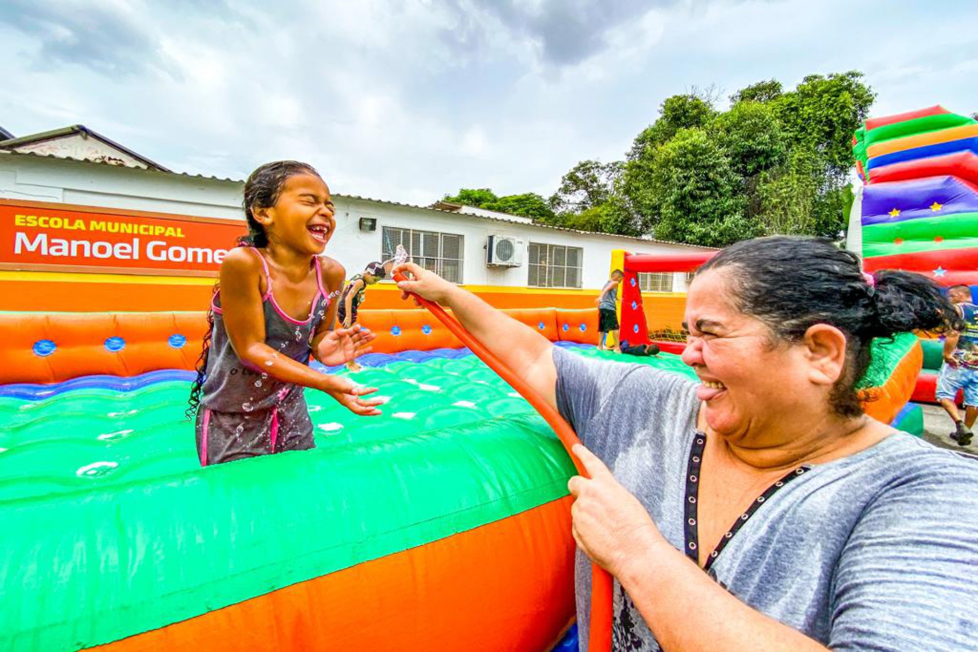 Jana&iacute;na de Souza esteve presente para acompanhar a neta Maria na col&ocirc;nia de f&eacute;rias - Rafael Barreto / PMBR