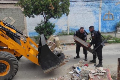 PM retira 14 toneladas de barricadas das ruas da Chatuba de Mesquita