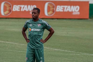 Keno destaca jeito diferente de Diniz e vê Fluminense motivado: 'Todo mundo é importante'