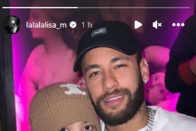 Lisa, da banda de k-pop BLACKPINK, posa com Neymar em Paris