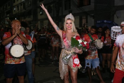 Thalita Zampirolli é coroada rainha de bateria da Unidos de Padre Miguel 
