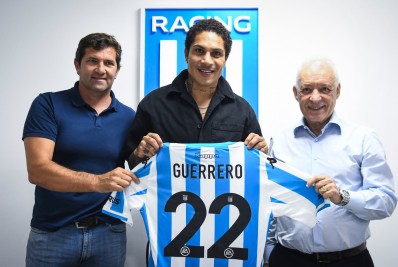 Racing anuncia a contratação de Paolo Guerrero