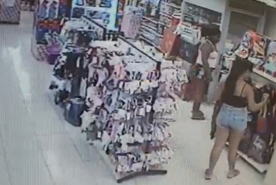 Vídeo: Mulheres são presas após furtar R$ 1 mil em roupas íntimas no Leblon