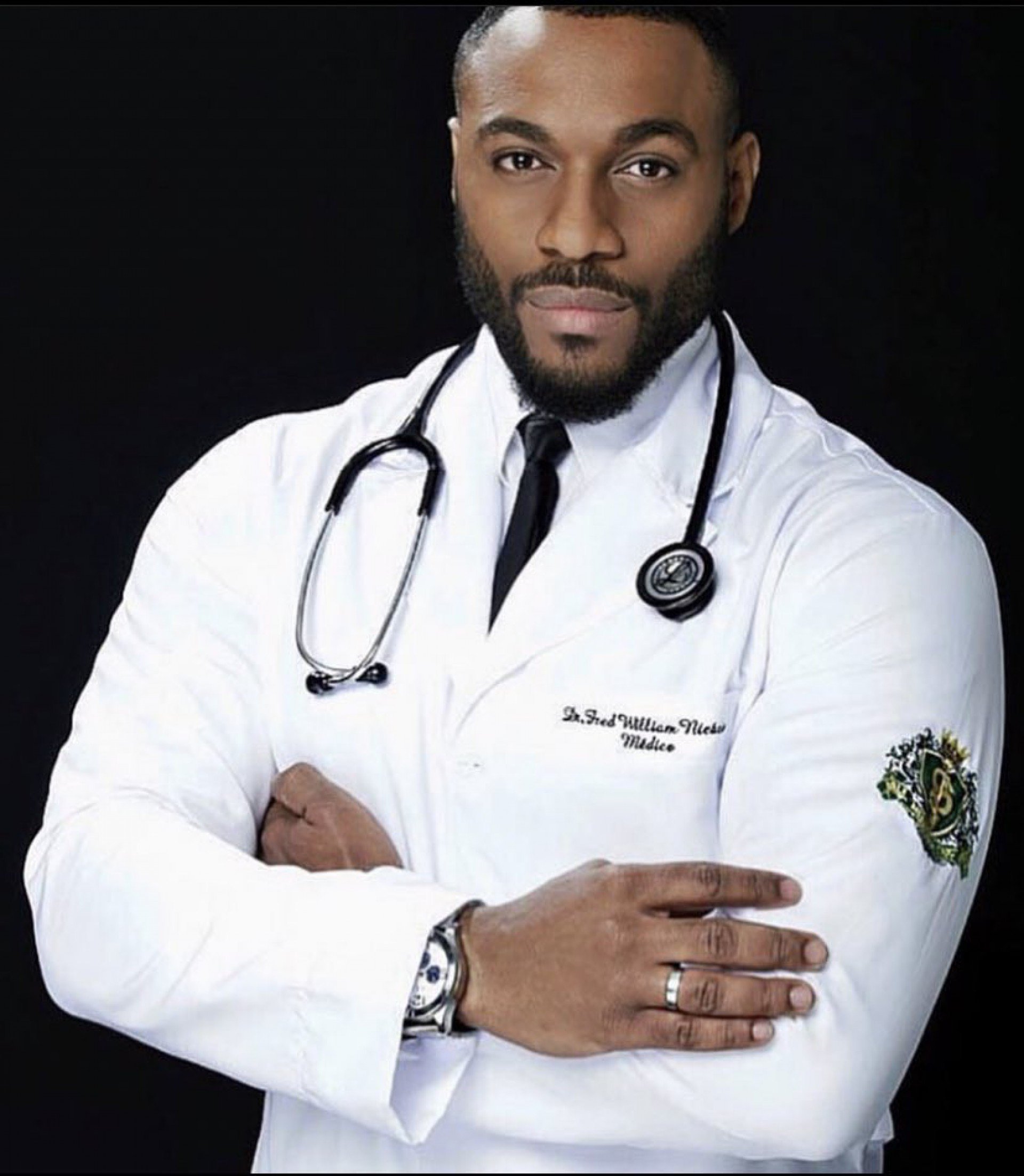 Чернокожий доктор. Чернокожий врач. Доктор Блэк. Черный врач. Доктор афроамериканец.