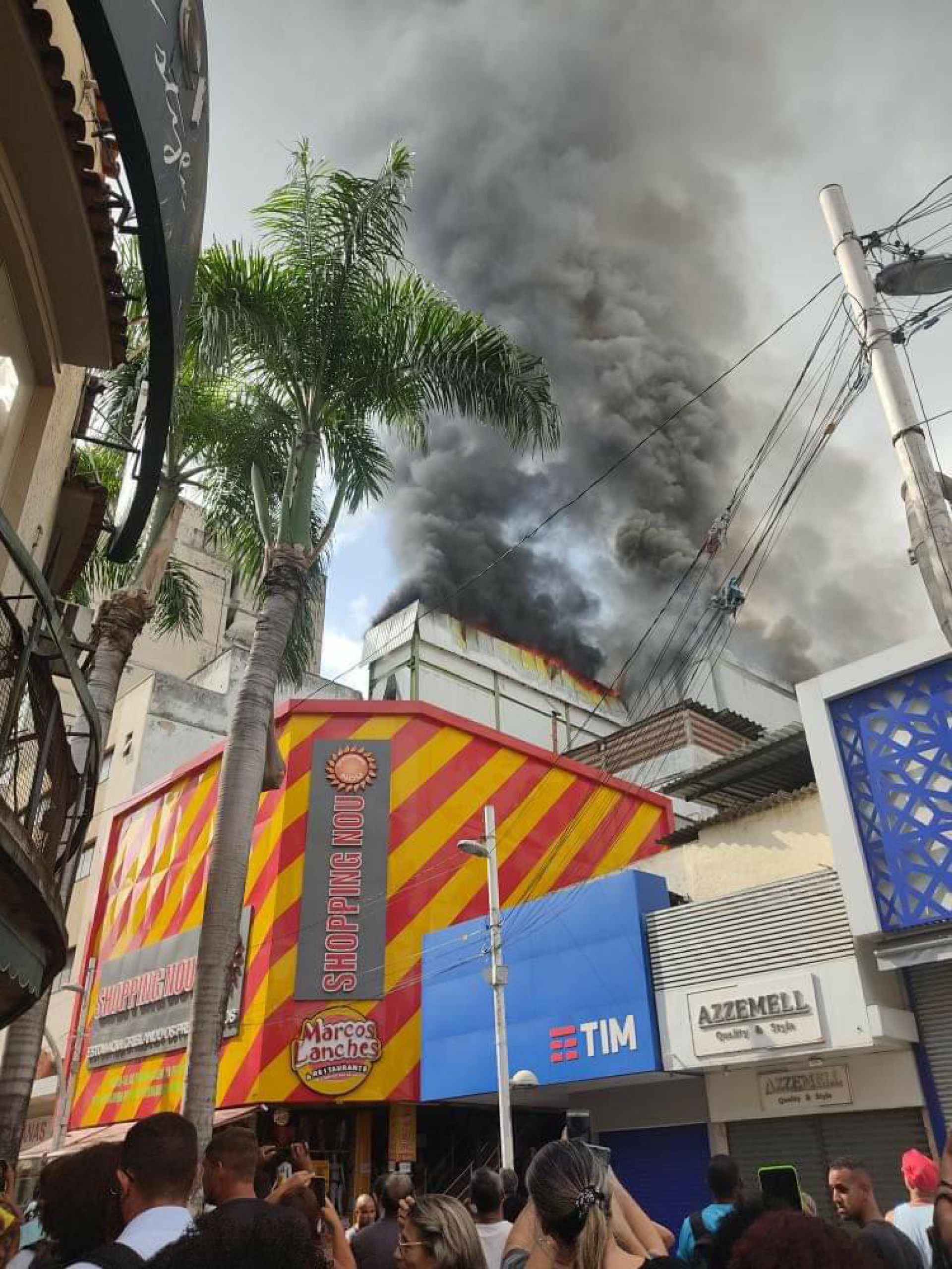 Segundo o Corpo de Bombeiros, não há relatos de vítimas - Redes sociais