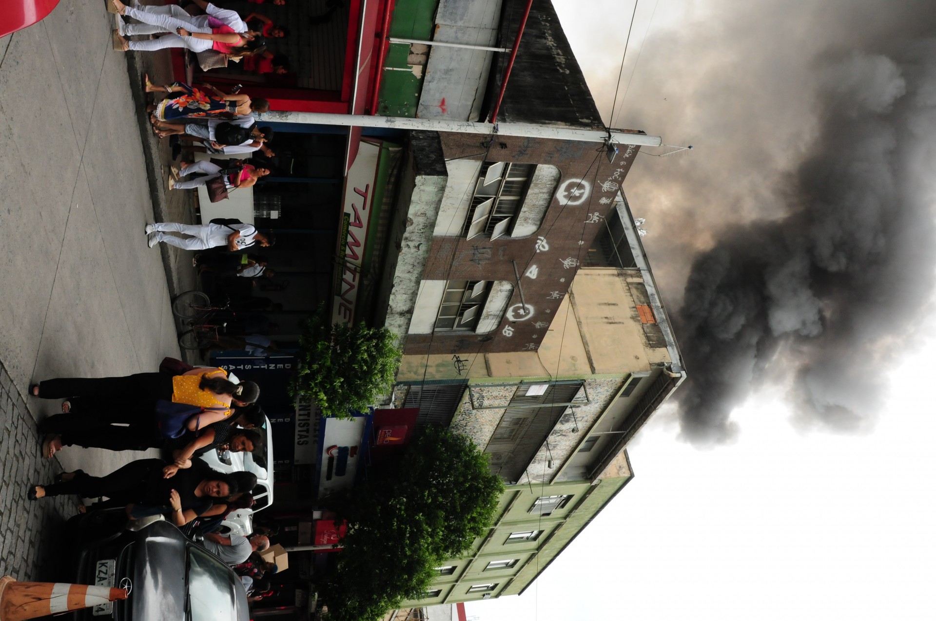 Inc&ecirc;ndio tomou conta do Shopping Nou, em Nova Igua&ccedil;u, nesta quarta-feira (25) -  Estefan Radovicz/Ag&ecirc;ncia O Dia                                   