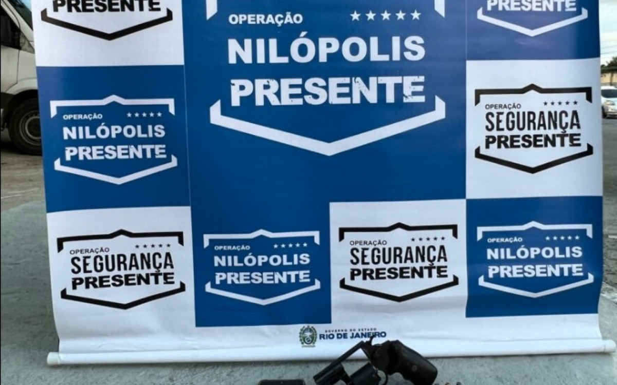 Os policiais militares do Programa Seguran&ccedil;a Presente apreenderam um rev&oacute;lver com o assaltante preso