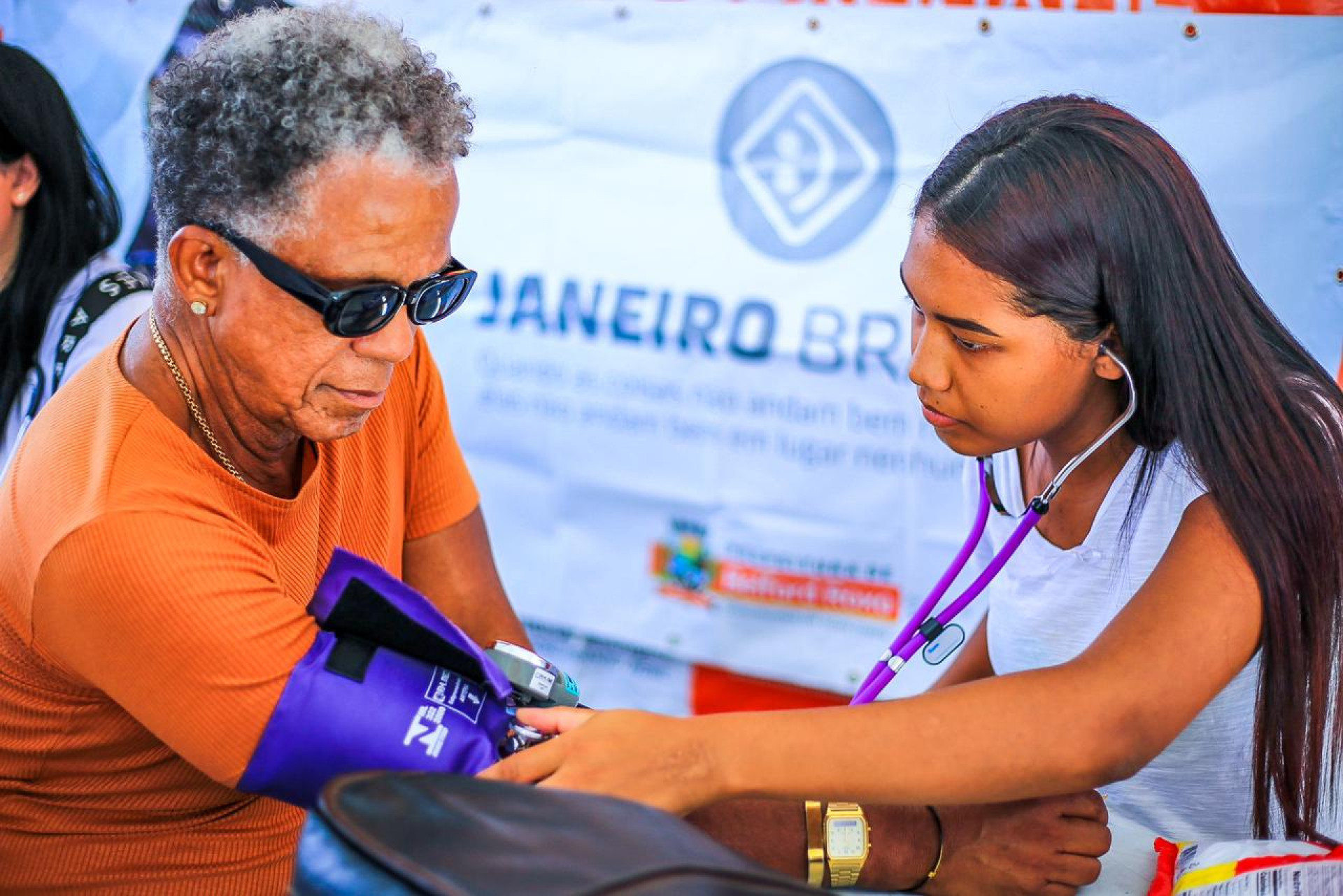 Morador da Aboli&ccedil;&atilde;o, Renaud Brazileiro aproveitou a tenda e buscou orienta&ccedil;&otilde;es - Rafael Barreto / PMBR