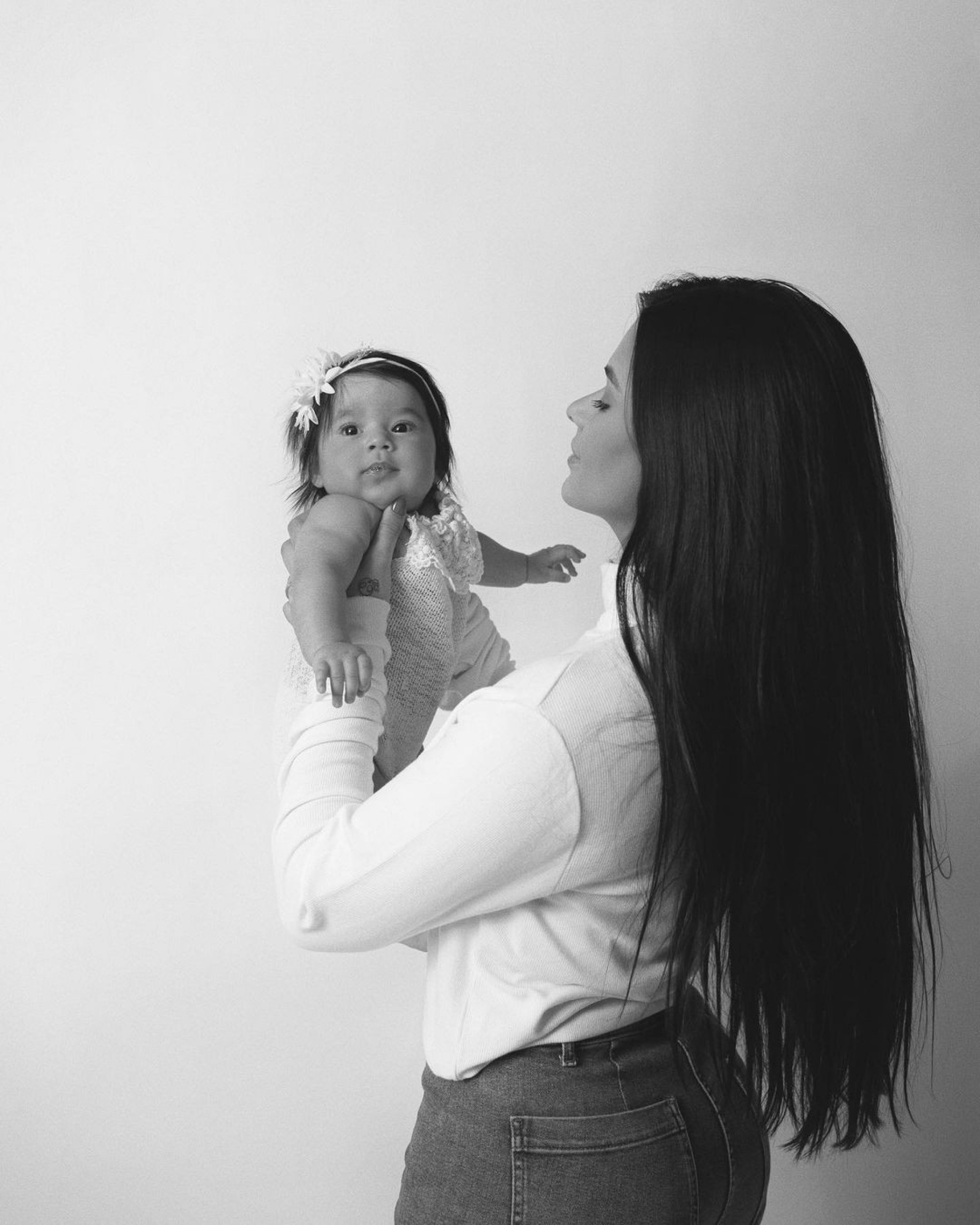 Raiane Lima e a filha do casal, Helena - Reprodução Internet