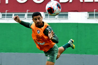 André se manifesta após expulsão em derrota do Fluminense: 'Trabalhar dobrado por um ano especial'
