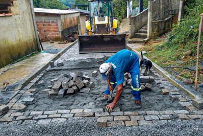 Obra de calçamento da rua da usina na Castália segue avançando