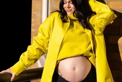 Jessie J exibe barriga de gravidez nas redes sociais