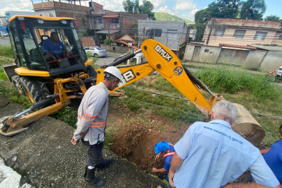 Saae-BM realiza manutenção na rede de esgoto da Vila Nova