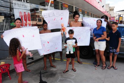 'A revolta é perder minha neta assim', diz avô em protesto pela morte de menina de 10 anos na Baixada