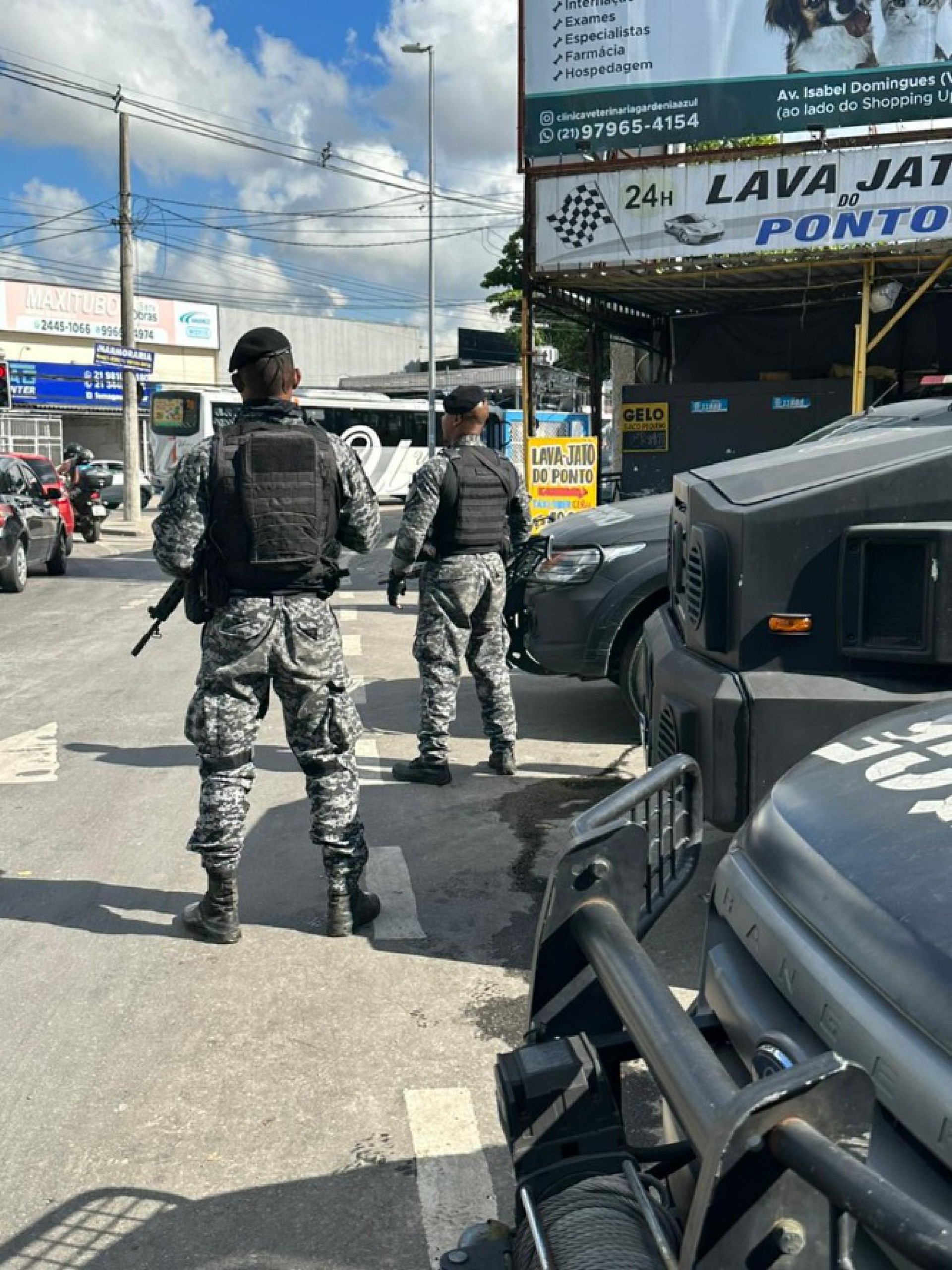 Policiais do Batalh&atilde;o de Pol&iacute;cia de Choque (BPChq) ocupam a Gard&ecirc;nia Azul, na manh&atilde; desta quinta-feira (26)