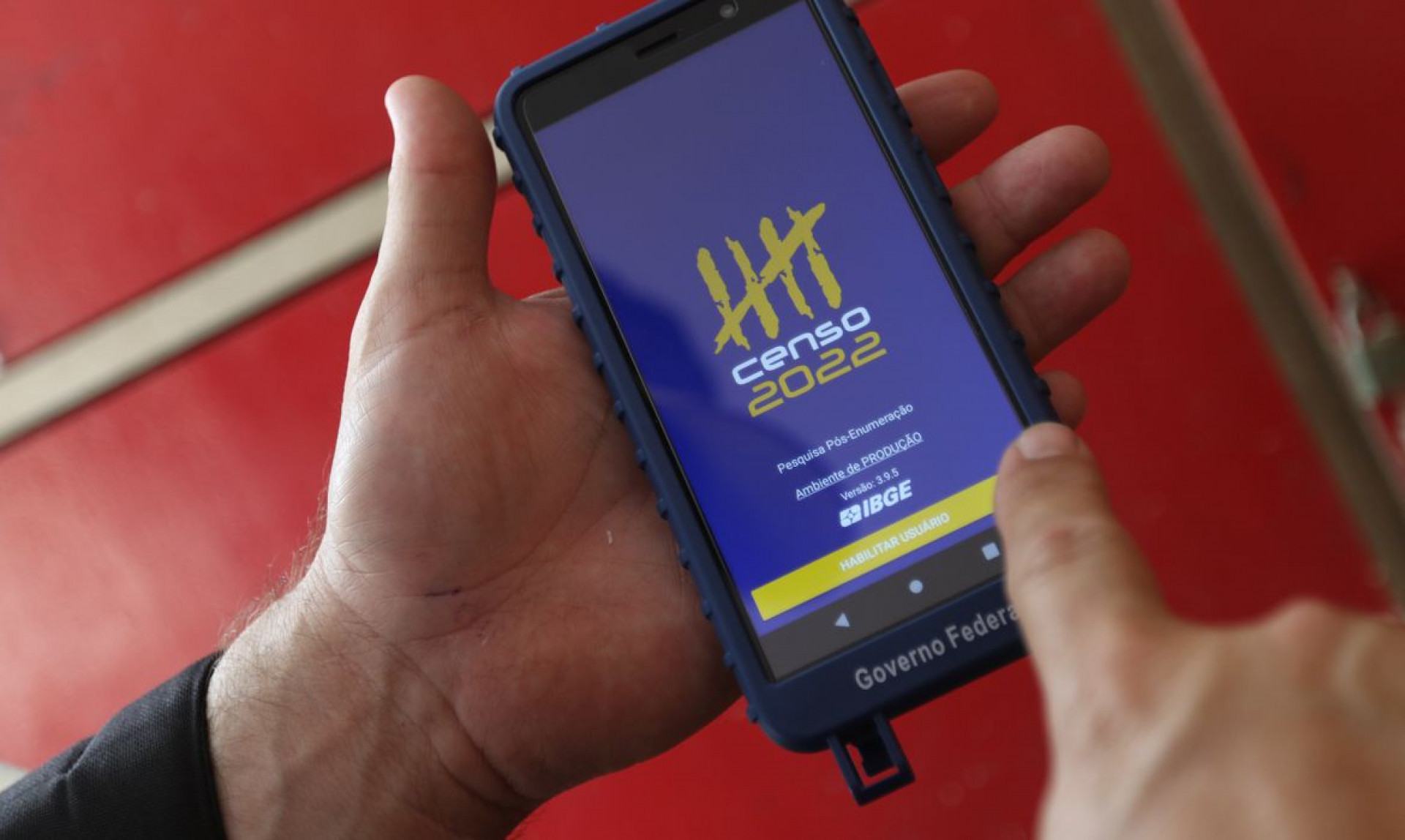 Os dados são coletados num aparelho similar a um smartphone - Tânia Rêgo - Agência Brasil - Creative Commons