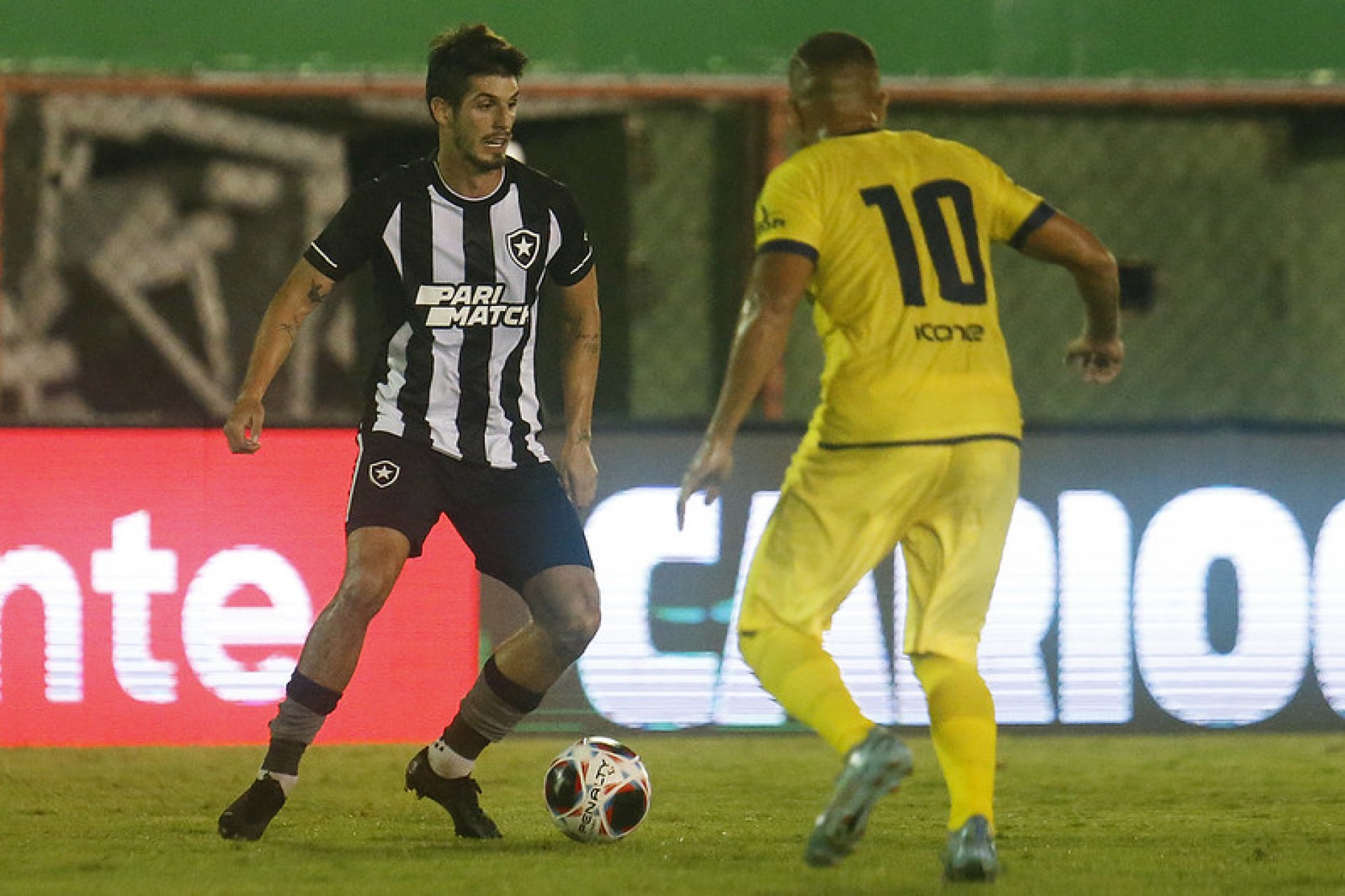 Jogador de Série C': torcedores do Botafogo criticam Piazon contra