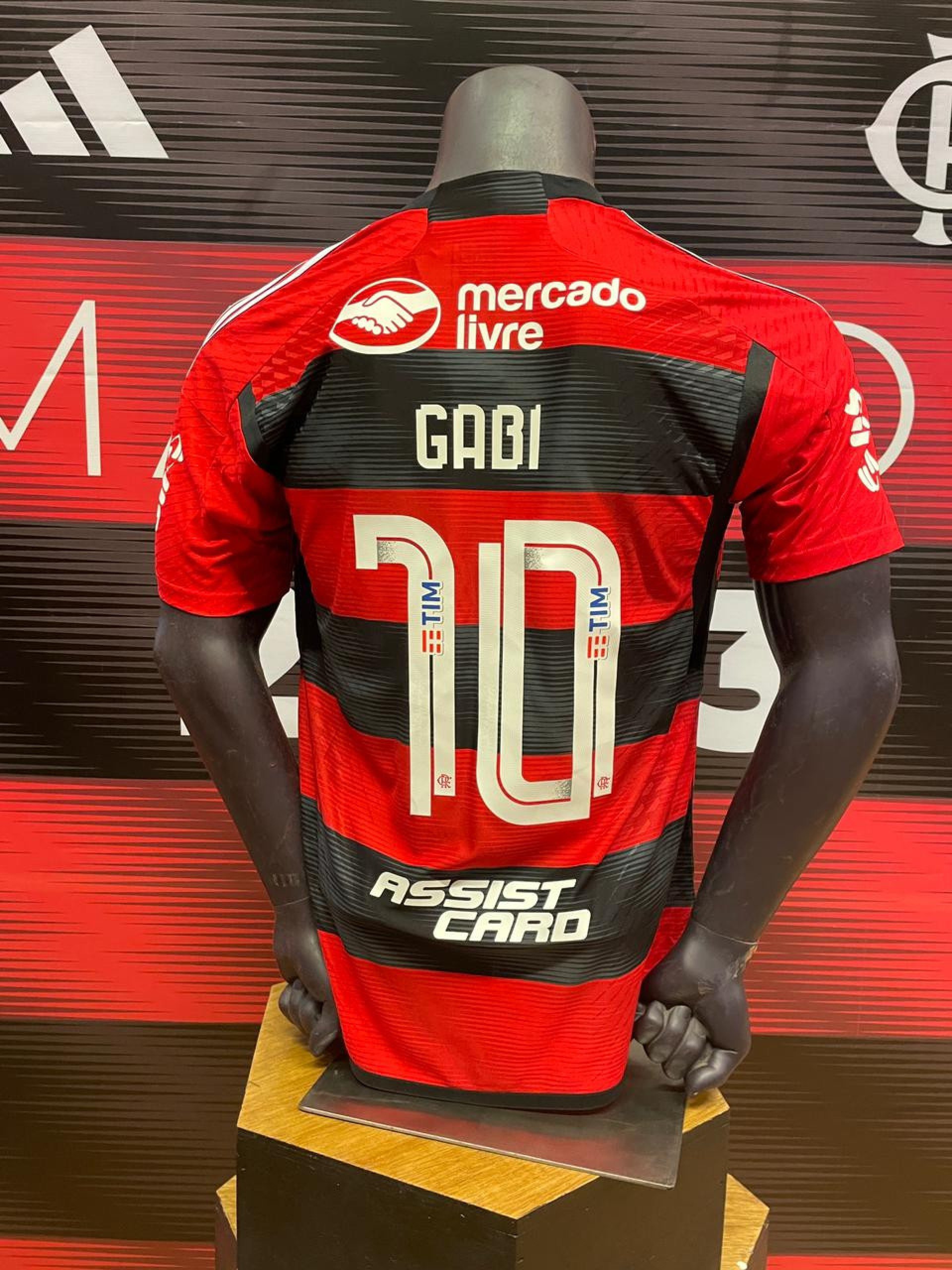Flamengo lança nova camisa oficialmente em evento na Gávea; veja
