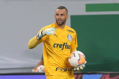 Dorival corta Alisson e convoca goleiro do Palmeiras para defender o Brasil nas Eliminatórias