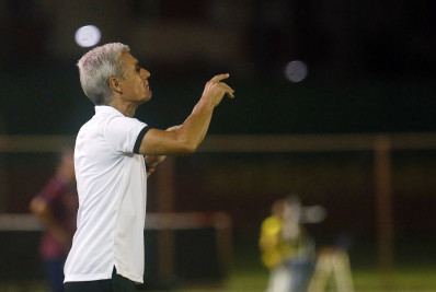 Luís Castro confirma titulares em clássico e elogia Botafogo: 'Estamos trabalhando forte'