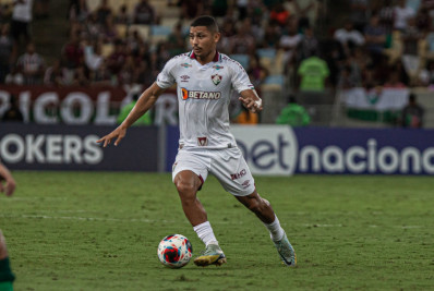 Clube inglês formaliza proposta para contratar André, do Fluminense