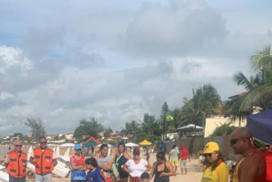 Em Búzios, 100 crianças e adolescentes participam do Projeto Botinho na praia de Geribá e no Resort de Tucuns