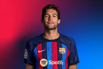 Barcelona anuncia renovação com lateral até 2024