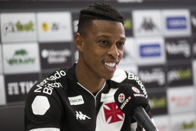 Robson é apresentado no Vasco e ressalta fácil adaptação: 'Me senti em casa'