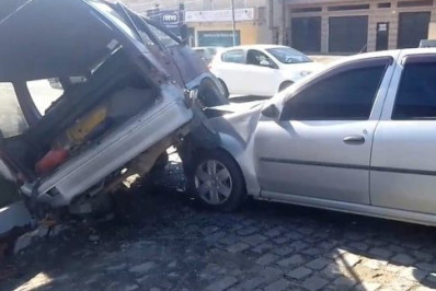 Acidente de trânsito deixa feridos no Coqueiral, em Araruama