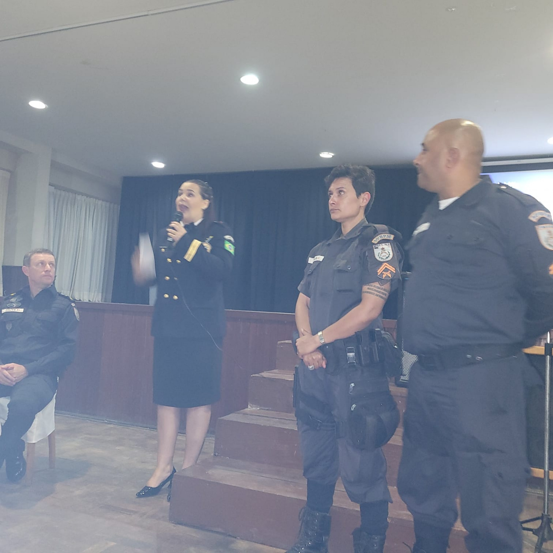 Palestrante Capel&atilde; Lilian, Comandante Soliva e os cabos  C. Silva e  L. Moraes, ajudaram a desenvolver o projeto. - Andr&eacute;a Brito