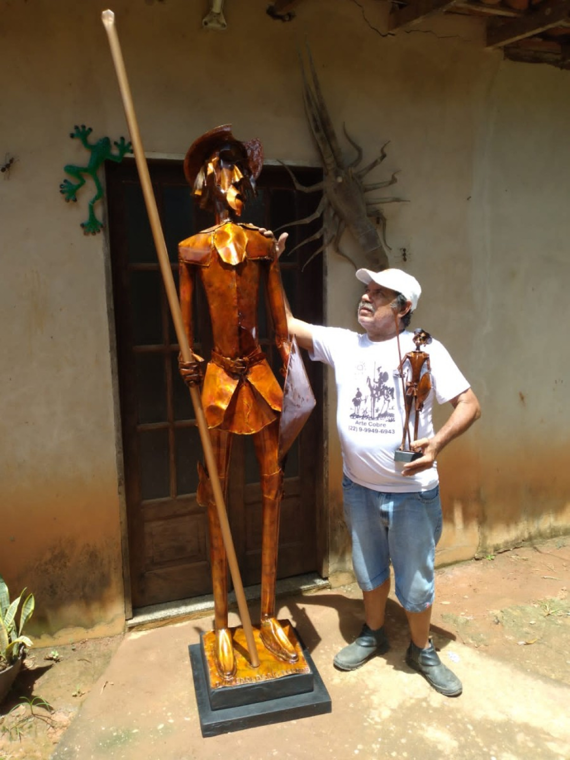 Don Quixote feito em B&uacute;zios &eacute; uma das obras danificadas durante ataque terrorista em Bras&iacute;lia