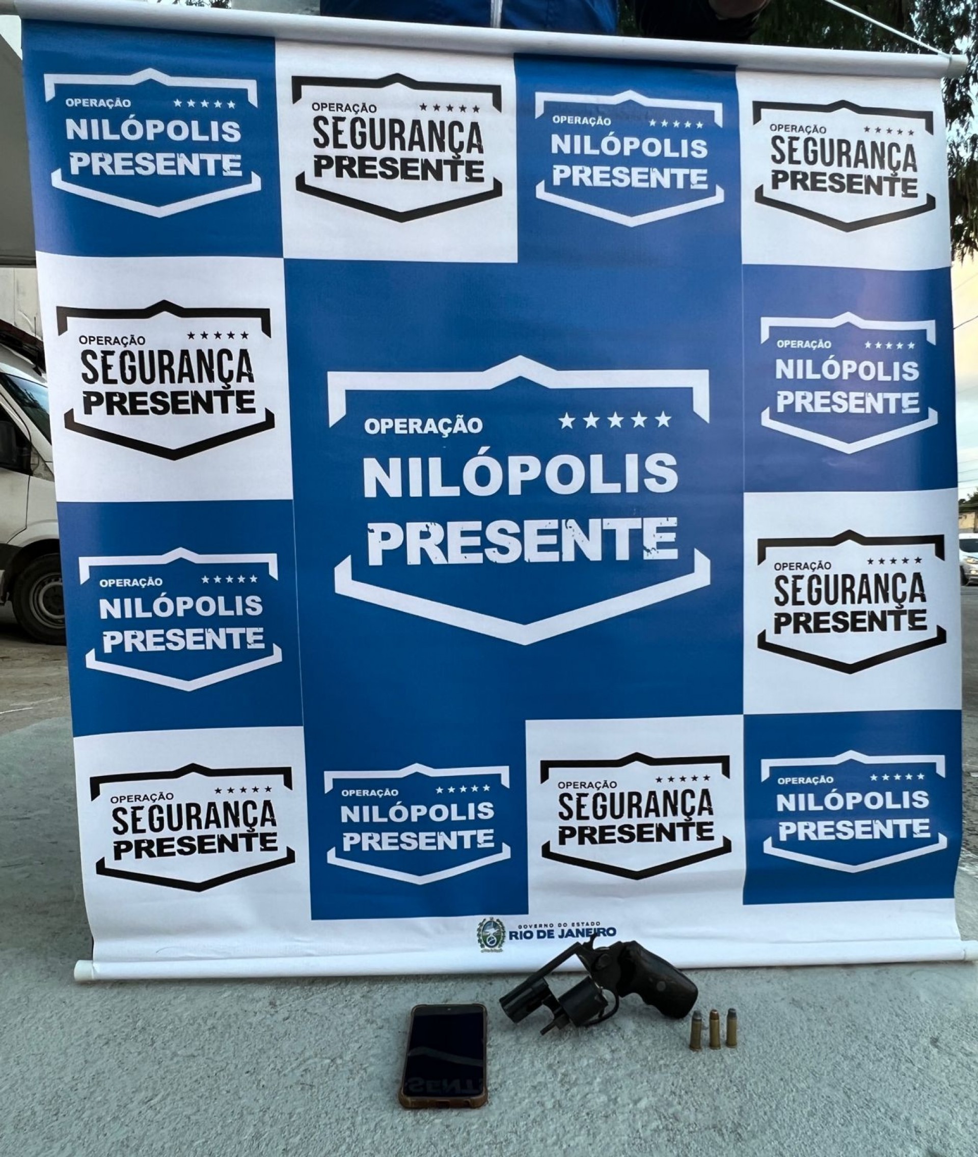 Arma apreendida pelos policiais de Nilópolis Presente