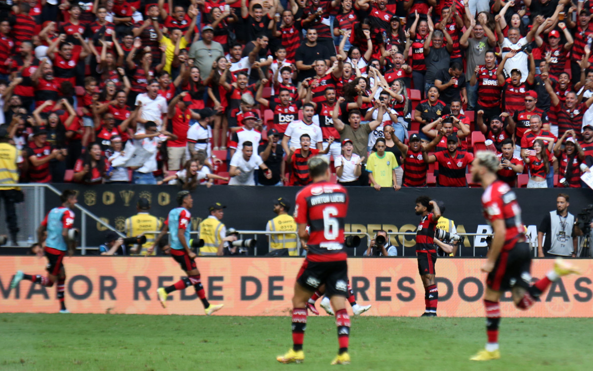 Palmeiras' Rony gestures during the Brazilian Super Cup football match between Palmeiras and Flamengo at the Arena BRB Mane Garrincha stadium in Brasilia on January 28, 2023.
SERGIO LIMA / AFP