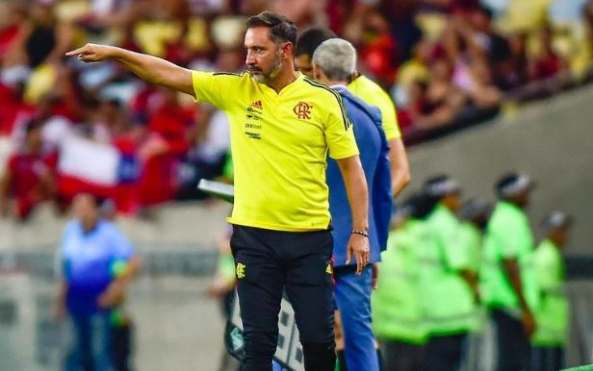V&iacute;tor Pereira est&aacute; preocupado com a defesa do Flamengo