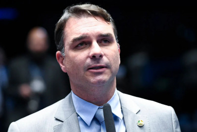 Flavio Bolsonaro sai em defesa do pai e ironiza PGR: 'Deve ter tomado altas doses de Diazepam'