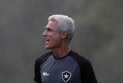 Com novidade na lateral direita, Botafogo está escalado para enfrentar o Resende
