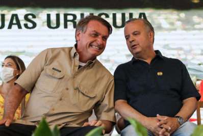 Bolsonaro liga para aliados, reforça apoio a Marinho e pede voto 'contra o PT' no Senado