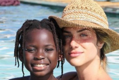 Giovanna Ewbank exibe cliques dos filhos aproveitando o rancho