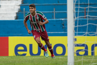 Olheiro do Barcelona indica jovem atacante do Fluminense