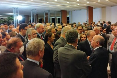 Governo nega acesso a lista de convidados do jantar da posse