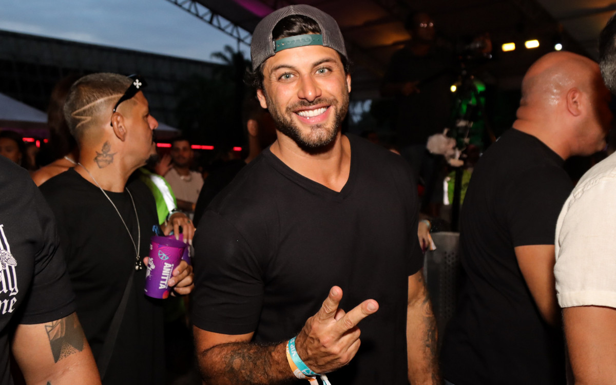 Jesus Luz prestigia Ensaio da Anitta no Rio de Janeiro - Victor Chapetta - Agnews