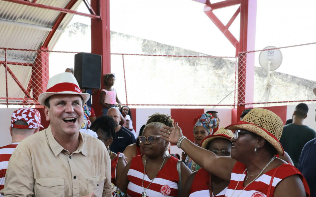 Prefeitura reforma quadra poliesportiva nas comunidade do Salgueiro - Marcos de Paula / Prefeitura do Rio