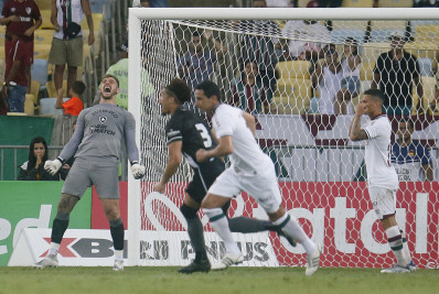Início animador consolida Lucas Perri na disputa com Gatito no Botafogo