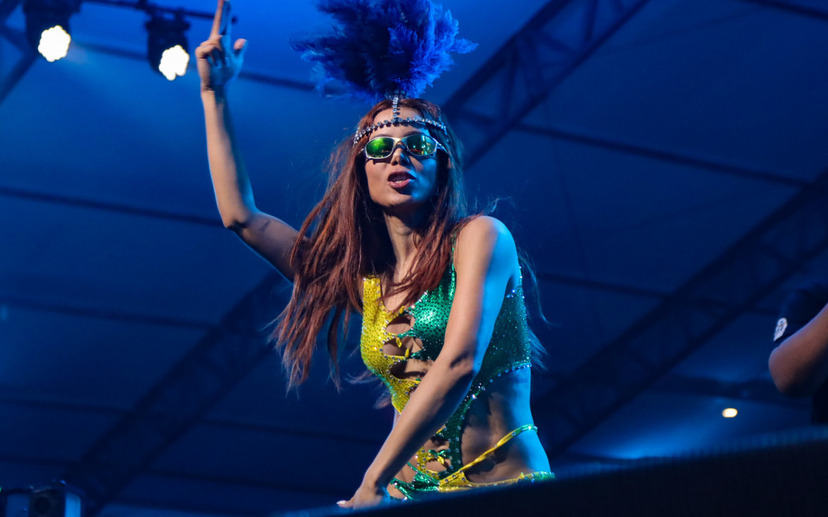 Anitta se apresenta em edi&ccedil;&atilde;o extra dos Ensaios da Anitta no Riocentro