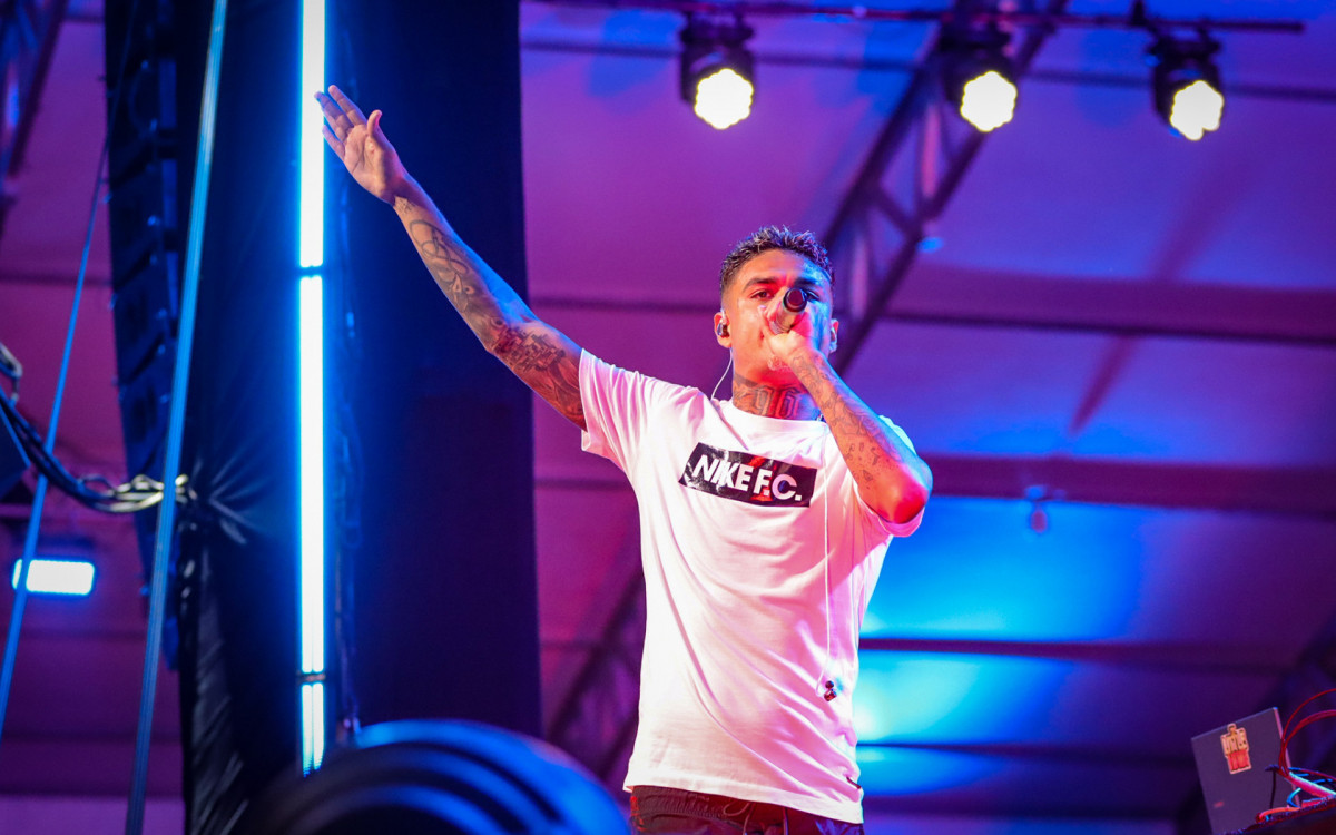 MC Cabelinho se apresenta nos Ensaios da Anitta