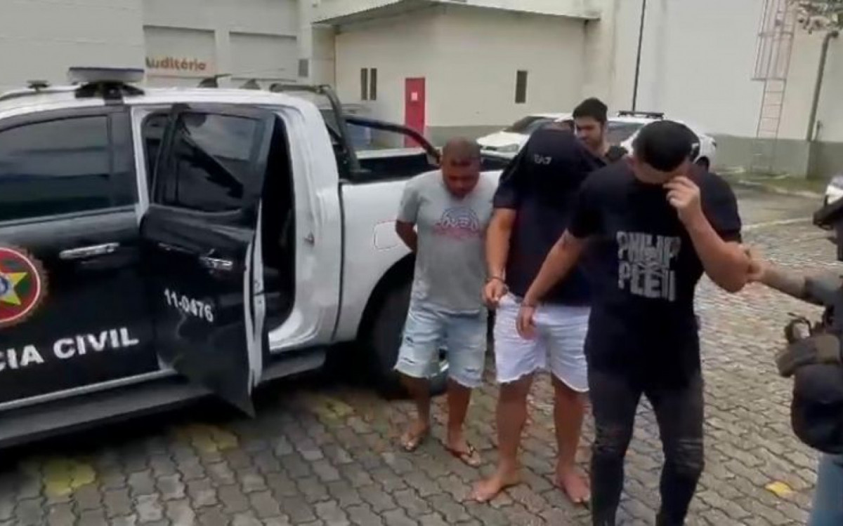 Suspeitos foram encaminhados à Delegacia de Repressão a Entorpecente (DRE) - Divulgação